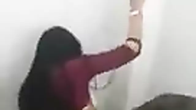 Узбечка занялась сексом с другом в туалете