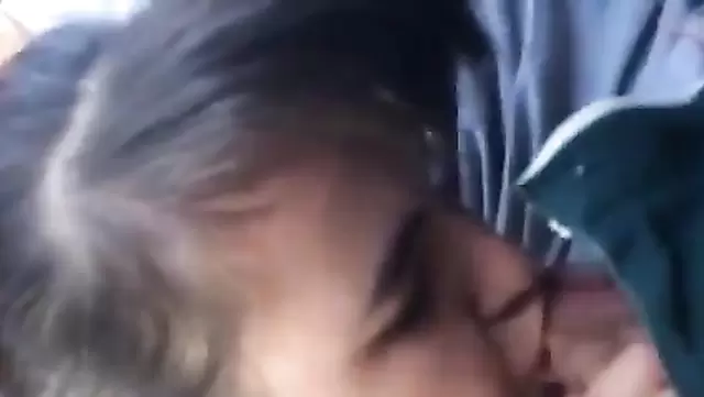 Узбечка залезла в штаны друга и отсосала